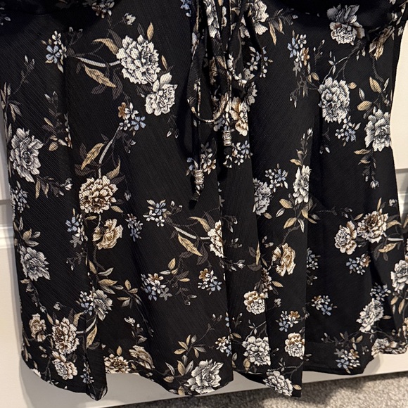 Entro Floral Black Top medium - Picture 5 of 9